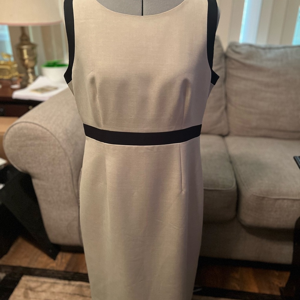 Elegant Black and Cream Sleeveless Dress